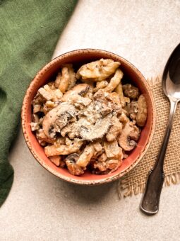 Vegane Spätzle mit Pilzen