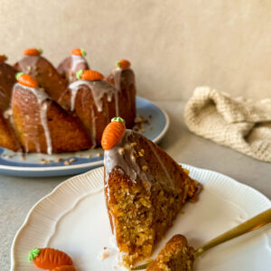 Veganer Möhrenkuchen mit Marzipan